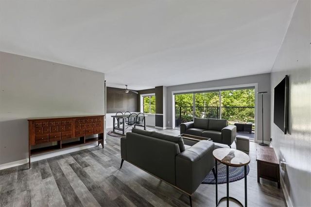 4550 Warwick Boulevard 213, Kansas City, MO 64111