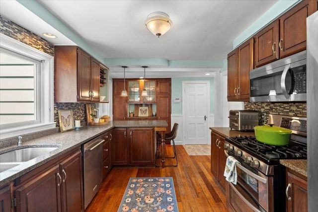 4 Van St, Worcester, MA 01602