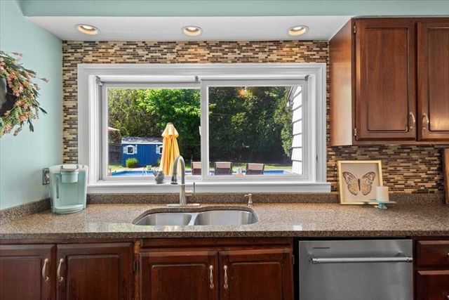 4 Van St, Worcester, MA 01602