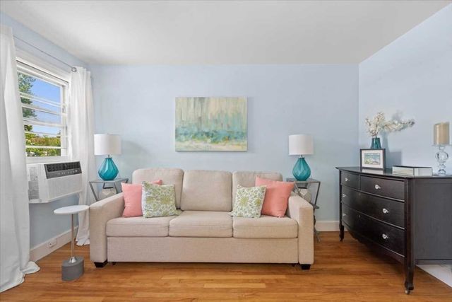 4 Van St, Worcester, MA 01602