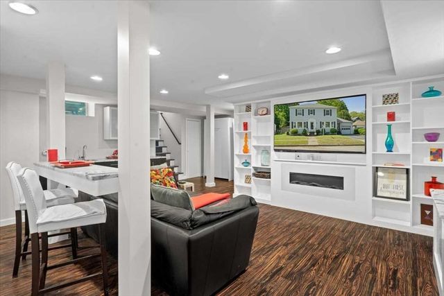 4 Van St, Worcester, MA 01602