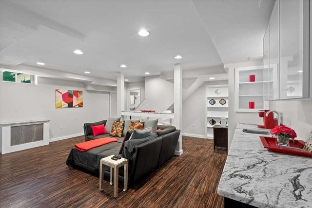 4 Van St, Worcester, MA 01602