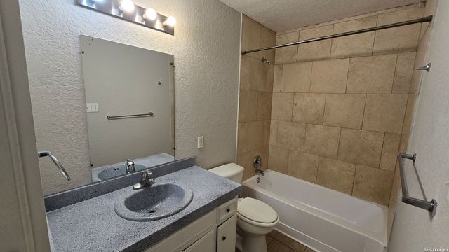 516 Gentleman Rd Apt 19, Balcones Heights, TX 78201