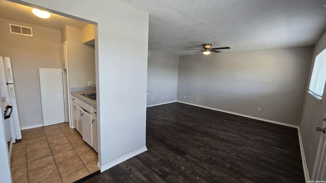 516 Gentleman Rd Apt 19, Balcones Heights, TX 78201