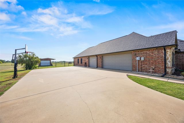 1354 Shadow Lakes Drive, Wills Point, TX 75169