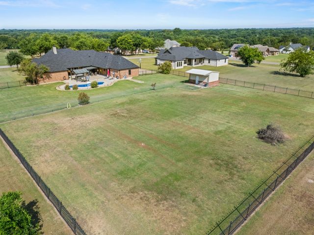 1354 Shadow Lakes Drive, Wills Point, TX 75169