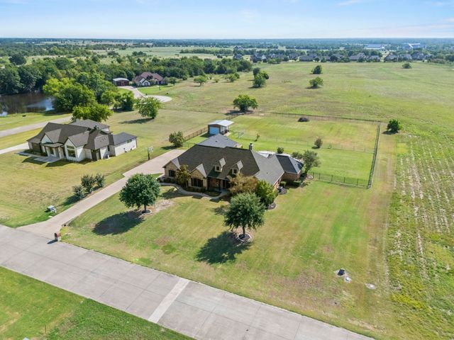 1354 Shadow Lakes Drive, Wills Point, TX 75169