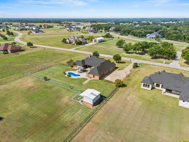 1354 Shadow Lakes Drive, Wills Point, TX 75169