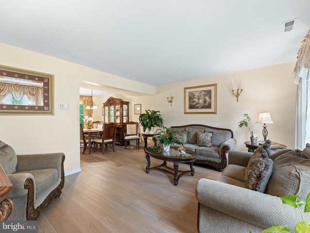 14 BORDEAUX PL, Swedesboro, NJ 08085