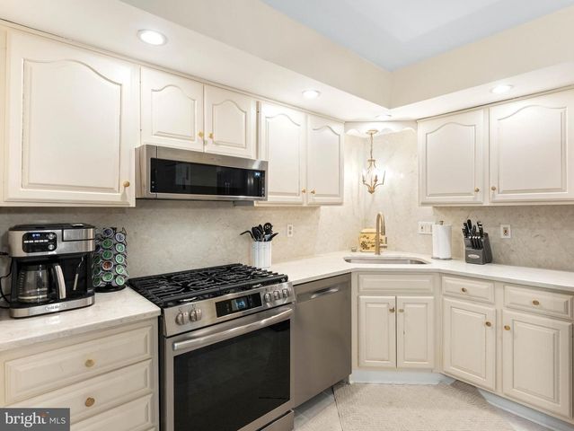 14 BORDEAUX PL, Swedesboro, NJ 08085