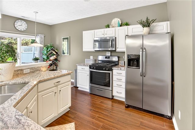 1557 N Yorkshire Drive, Broadview Heights, OH 44147