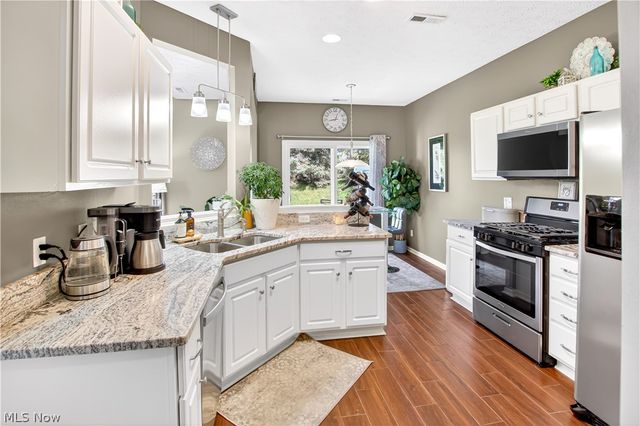 1557 N Yorkshire Drive, Broadview Heights, OH 44147