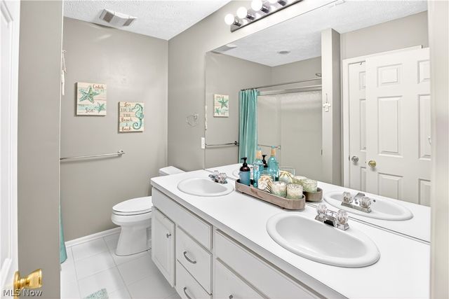 1557 N Yorkshire Drive, Broadview Heights, OH 44147