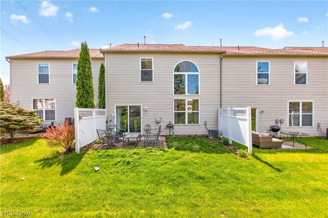 1557 N Yorkshire Drive, Broadview Heights, OH 44147