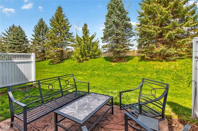1557 N Yorkshire Drive, Broadview Heights, OH 44147