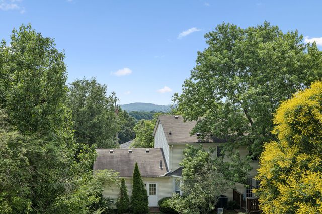 5324 Old Village Rd, Nashville, TN 37211