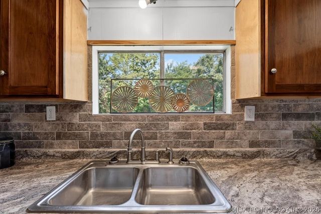 901 Morris Street, Pocola, OK 74902