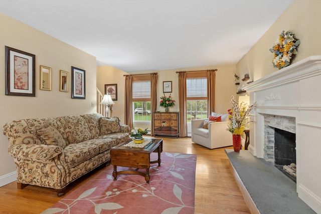 29 Rinnock Rd, Fitchburg, MA 01420