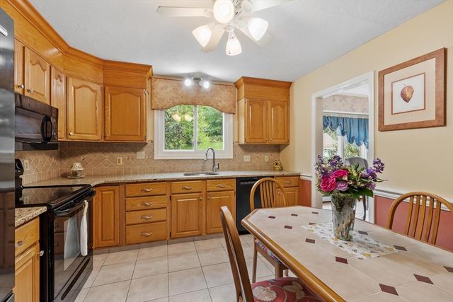 29 Rinnock Rd, Fitchburg, MA 01420