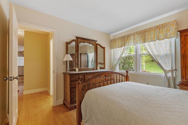 29 Rinnock Rd, Fitchburg, MA 01420