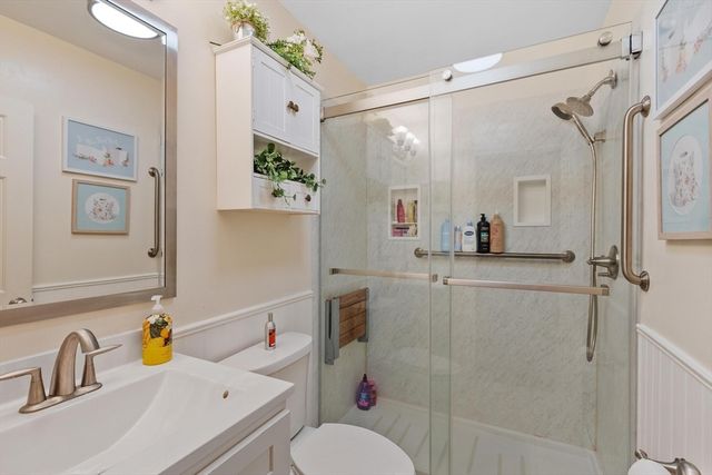 29 Rinnock Rd, Fitchburg, MA 01420