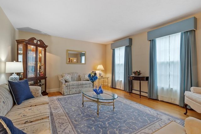 29 Rinnock Rd, Fitchburg, MA 01420