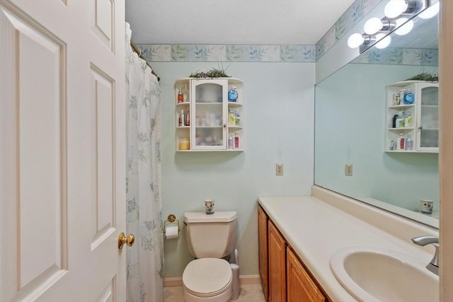 29 Rinnock Rd, Fitchburg, MA 01420