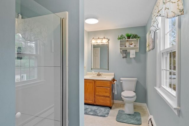 29 Rinnock Rd, Fitchburg, MA 01420