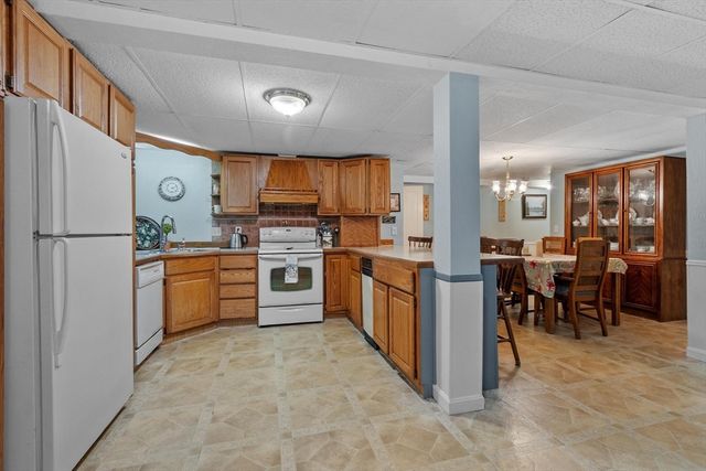 29 Rinnock Rd, Fitchburg, MA 01420