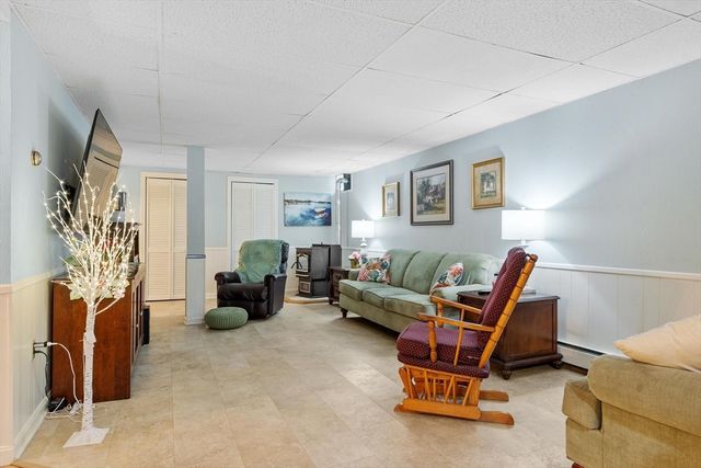 29 Rinnock Rd, Fitchburg, MA 01420