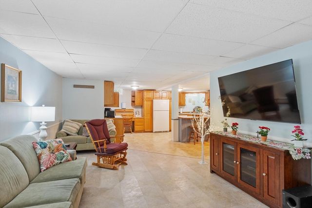 29 Rinnock Rd, Fitchburg, MA 01420
