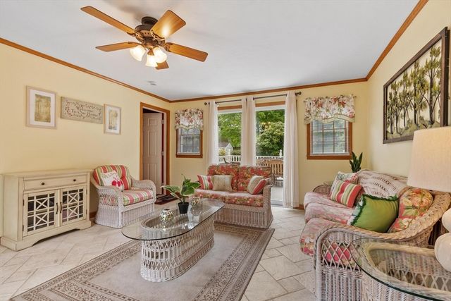 29 Rinnock Rd, Fitchburg, MA 01420