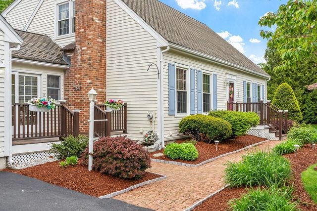 29 Rinnock Rd, Fitchburg, MA 01420