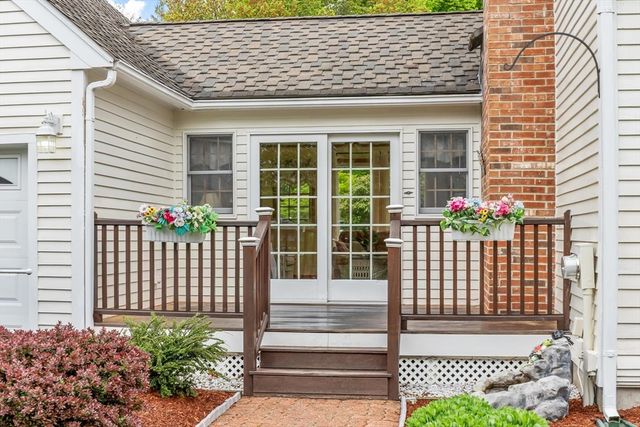 29 Rinnock Rd, Fitchburg, MA 01420