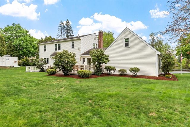29 Rinnock Rd, Fitchburg, MA 01420