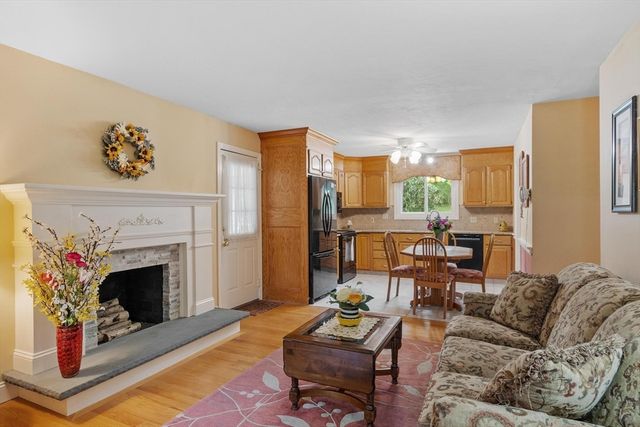 29 Rinnock Rd, Fitchburg, MA 01420