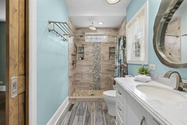 110 S Walkup Avenue, Crystal Lake, IL 60014