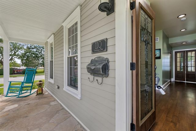 110 S Walkup Avenue, Crystal Lake, IL 60014