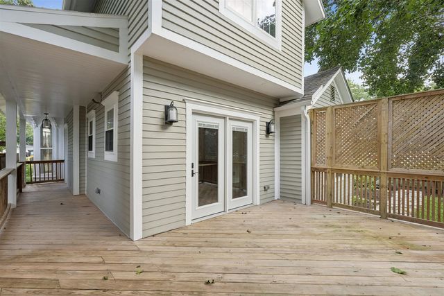110 S Walkup Avenue, Crystal Lake, IL 60014
