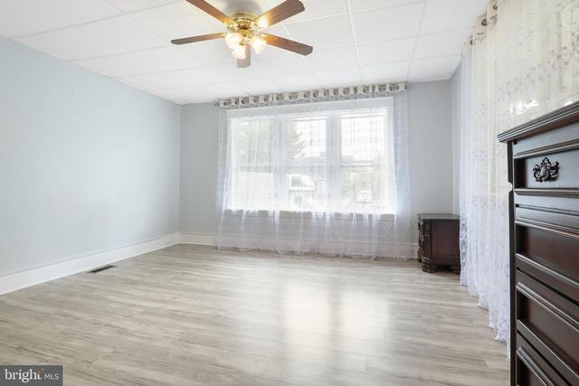 1055 LOUISE AVE, Lancaster, PA 17601