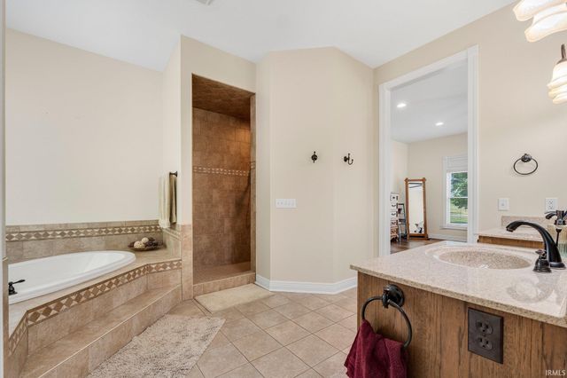 4906 N 100 W, Uniondale, IN 46791