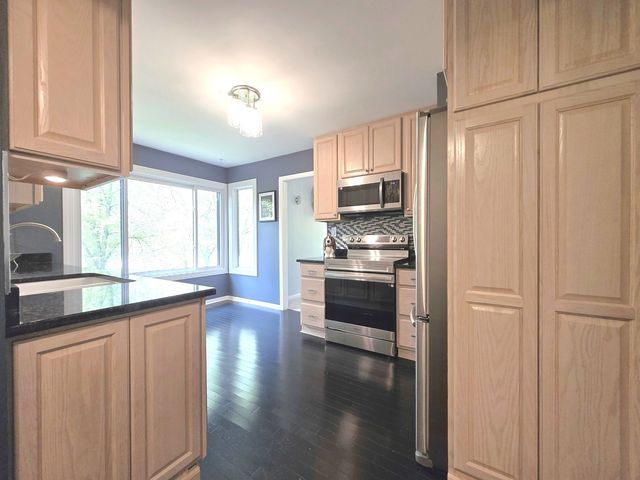 744 OLD BARN Road A, Lake Barrington, IL 60010