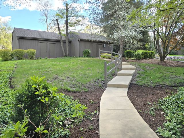 744 OLD BARN Road A, Lake Barrington, IL 60010