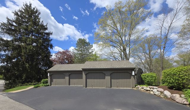744 OLD BARN Road A, Lake Barrington, IL 60010