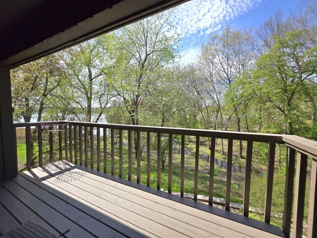 744 OLD BARN Road A, Lake Barrington, IL 60010