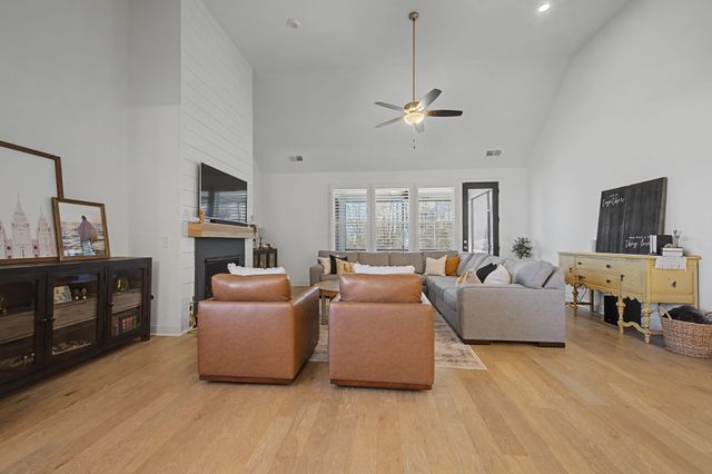 7208 Adenborough Dr, Fairview, TN 37062