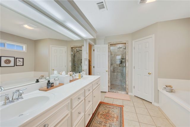 1811 Harris Drive, College Station, TX 77845