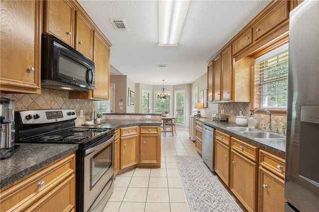 1811 Harris Drive, College Station, TX 77845