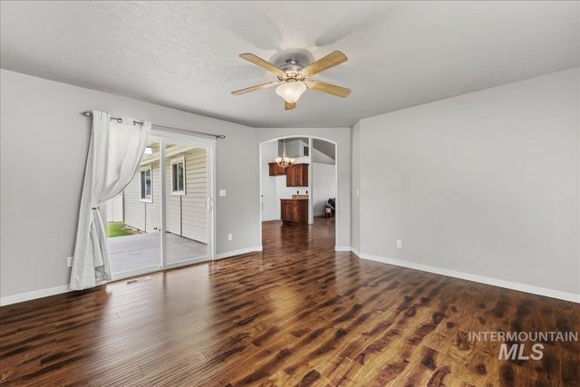 1927 S Sandcrest Drive, Nampa, ID 83686