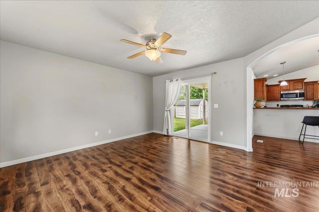 1927 S Sandcrest Drive, Nampa, ID 83686